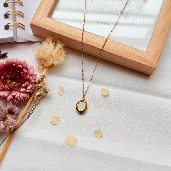 Gold_Round_Marble_Anti_Tarnish_Locket